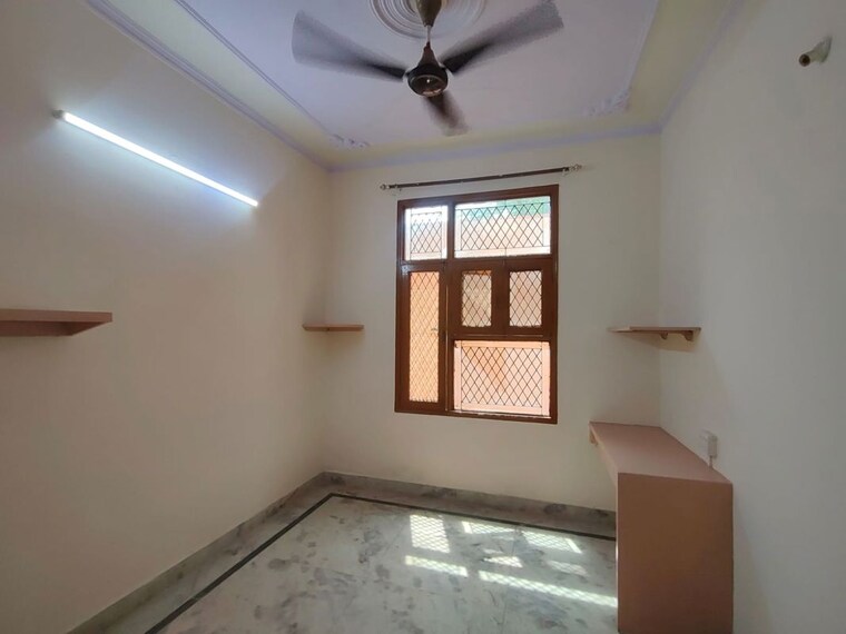 Room, green fields colony 4 Bedroom 358 Sq.Yd. Builder Floor In Green Fields Colony Faridabad 10284097