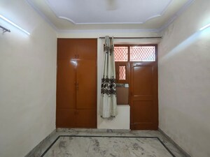 Room in 4 BHK Builder Floor at Green Fields Colony – for Rent