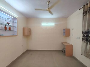 Room in 4 BHK Builder Floor at Green Fields Colony – for Rent