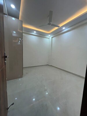 Room in 1 BHK Apartment at Chattarpur – for Rent