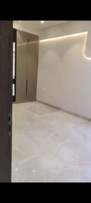Room in 2 BHK Builder Floor at Kalkaji – for Rent