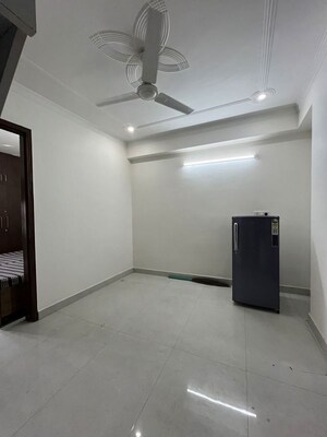 Room in 1 BHK Apartment at Chattarpur – for Rent