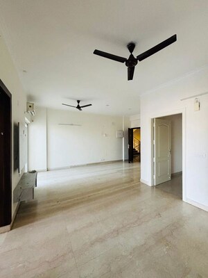 Room in 2.5 BHK Apartment at Shree Vardhman Victoria, Sector 70 – for Rent