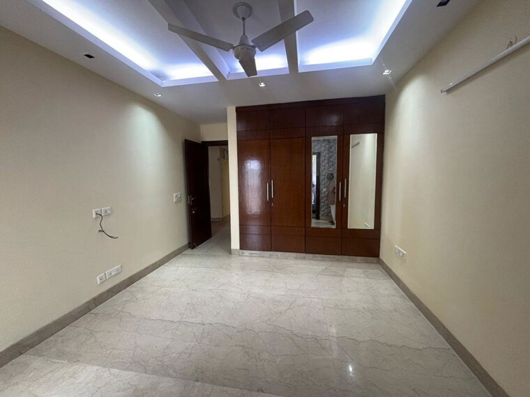 Room, delhi cantonment 3 Bedroom 208 Sq.Yd. Builder Floor In Delhi Cantonment Delhi 10284217