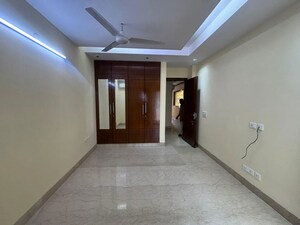 Room in 3 BHK Builder Floor at Delhi Cantonment – for Rent