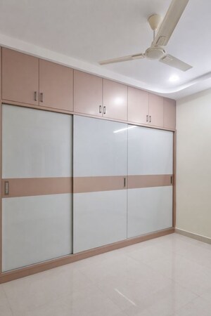 Room in 3 BHK Builder Floor at Kondapur – for Rent