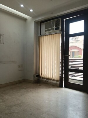 Room in 3 BHK Builder Floor at Delhi Cantonment – for Rent