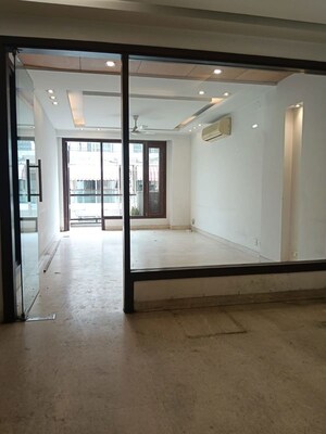 Room in 3 BHK Builder Floor at Delhi Cantonment – for Rent