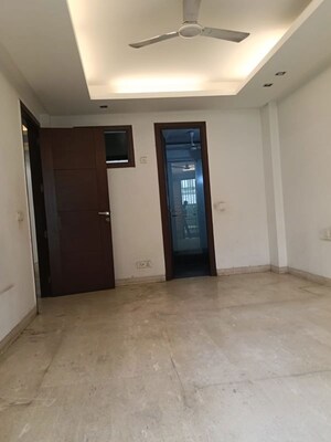 Room in 3 BHK Builder Floor at Delhi Cantonment – for Rent