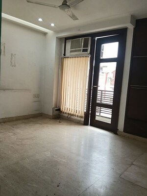 Room in 3 BHK Builder Floor at Delhi Cantonment – for Rent