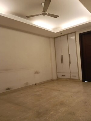 Room in 3 BHK Builder Floor at Delhi Cantonment – for Rent