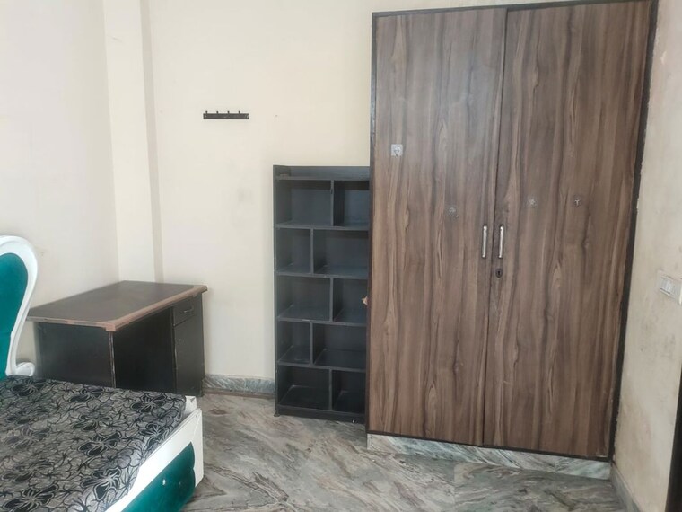 Room, west patel nagar 1 RK 300 Sq.Ft. Builder Floor In West Patel Nagar Delhi 10284251