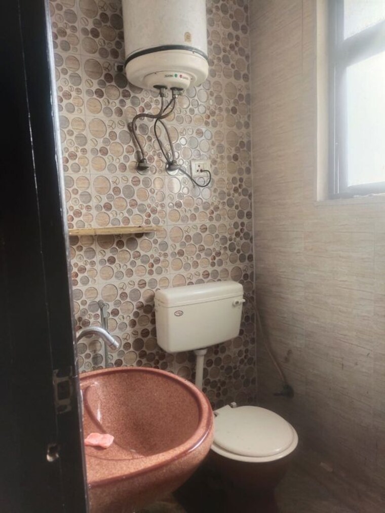 Bathroom, west patel nagar 1 RK 300 Sq.Ft. Builder Floor In West Patel Nagar Delhi 10284251