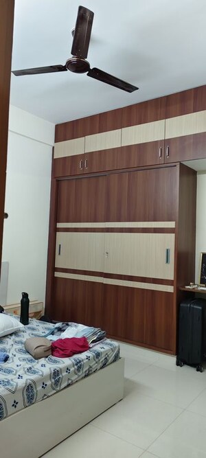 Room in 1 BHK Apartment at Halasuru – for Rent