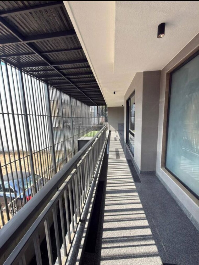 Balcony, sushant lok i 4 Bedroom 500 Sq.Yd. Builder Floor In Sushant Lok I Gurgaon 10284259