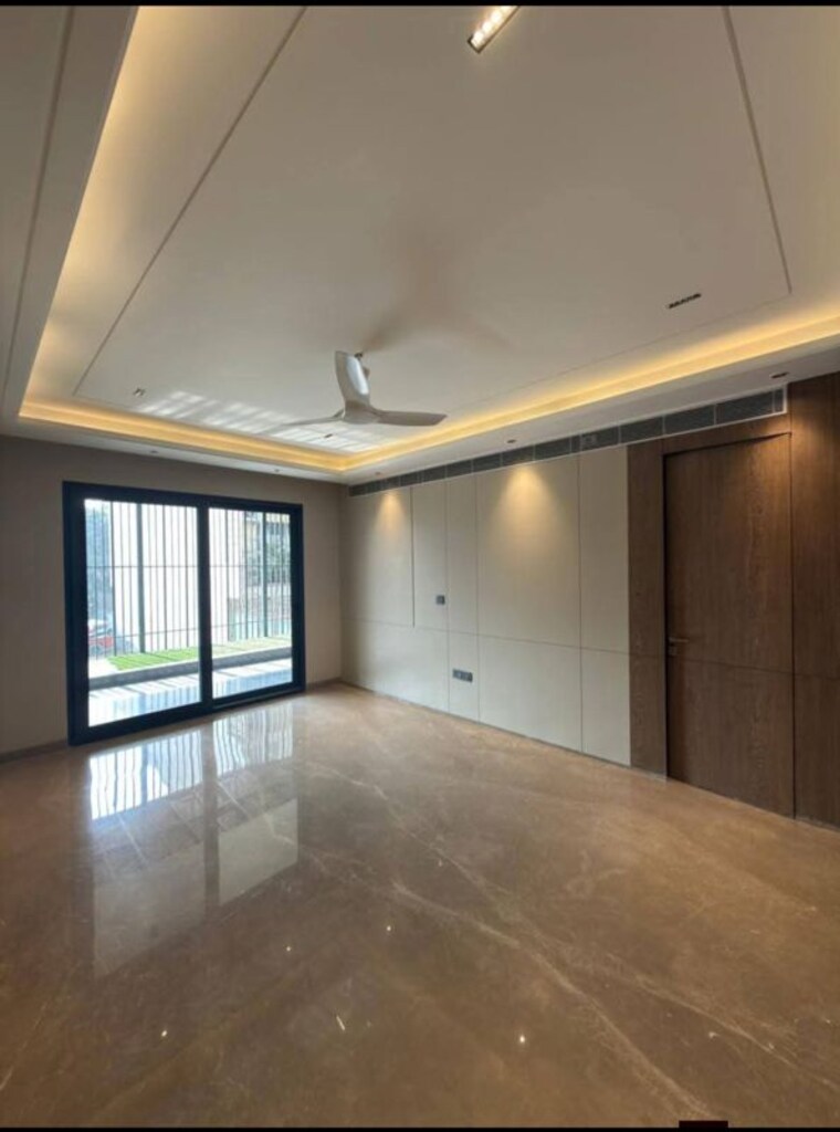 Room, sushant lok i 4 Bedroom 500 Sq.Yd. Builder Floor In Sushant Lok I Gurgaon 10284259