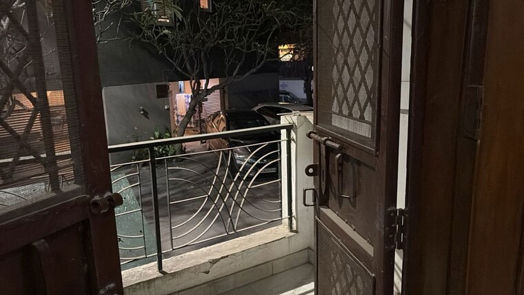 Balcony, delhi cantonment 3 Bedroom 200 Sq.Yd. Builder Floor In Delhi Cantonment Delhi 10284270