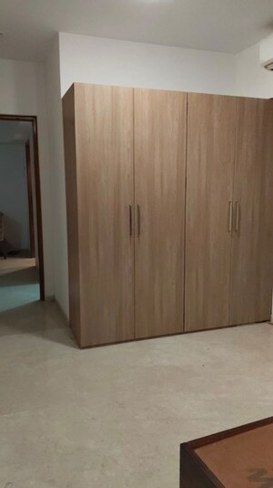 Room in 2.5 BHK Apartment at Lodha Bellagio, Powai – for Rent