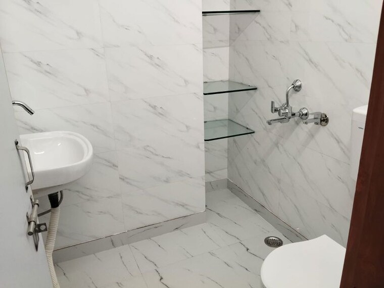 Bathroom, rajouri garden 4 Bedroom 1800 Sq.Ft. Builder Floor In Rajouri Garden Delhi 10284281
