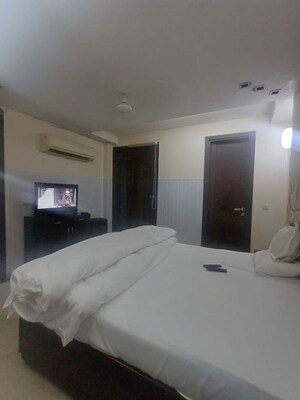 Bedroom in 3 BHK Builder Floor at Delhi Cantonment – for Rent