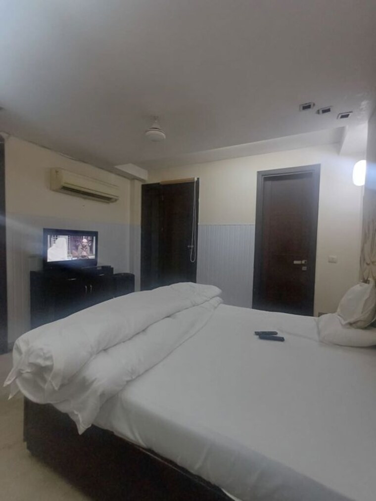 Bedroom, delhi cantonment 3 Bedroom 200 Sq.Yd. Builder Floor In Delhi Cantonment Delhi 10284276
