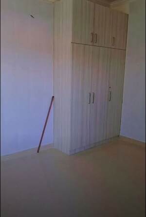 Room in 3 BHK Apartment at Park Villa Apartments, Hazratganj – for Rent