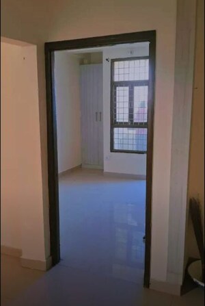 Room in 3 BHK Apartment at Park Villa Apartments, Hazratganj – for Rent