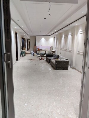 Parking in 3.5 BHK Builder Floor at Rajouri Garden – for Rent