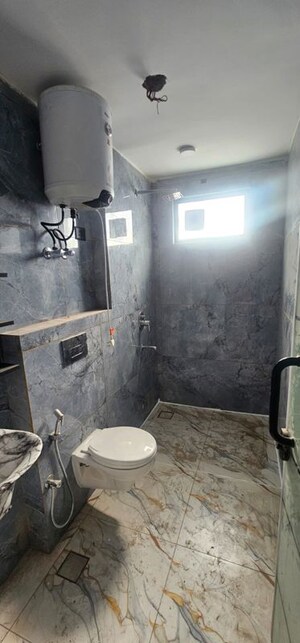 Attached Bathroom in Studio Builder Floor at Lajpat Nagar 4 – for Rent