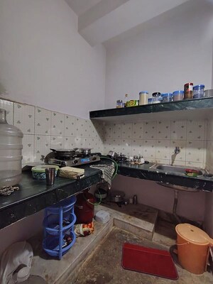 Kitchen in 1.5 BHK Apartment at Katwaria Sarai – for Rent