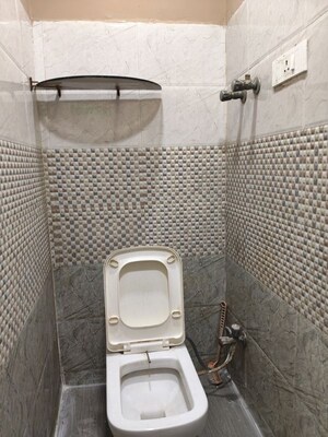 Bathroom in 2.5 BHK Builder Floor at Sai Apartment Noida, Sector 71 – for Rent