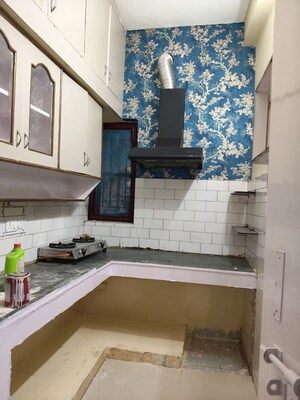 Kitchen in 2.5 BHK Builder Floor at Sai Apartment Noida, Sector 71 – for Rent