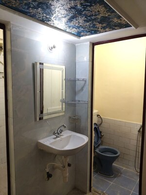 Bathroom in 2.5 BHK Builder Floor at Sai Apartment Noida, Sector 71 – for Rent