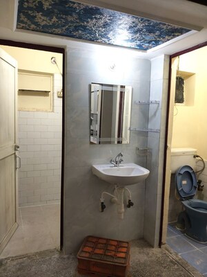 Bathroom in 2.5 BHK Builder Floor at Sai Apartment Noida, Sector 71 – for Rent