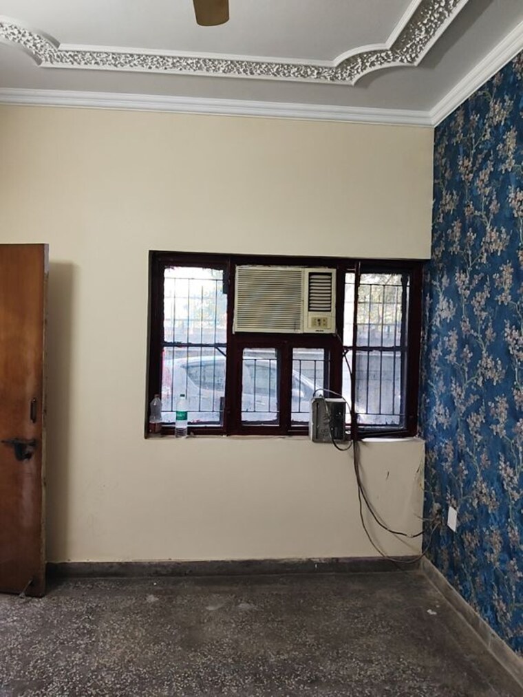 Room, sai-apartment-noida 2.5 Bedroom 550 Sq.Ft. Builder Floor In Sector 71 Noida 10284372