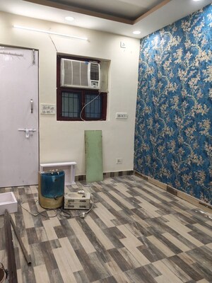 Bedroom in 2.5 BHK Builder Floor at Sai Apartment Noida, Sector 71 – for Rent