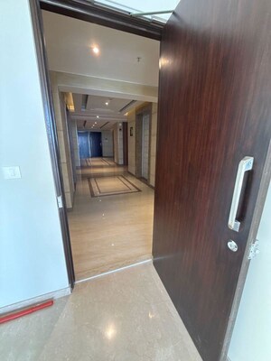 Room in 3 BHK Apartment at Piramal Mahalaxmi Central Tower, Mahalaxmi – for Rent