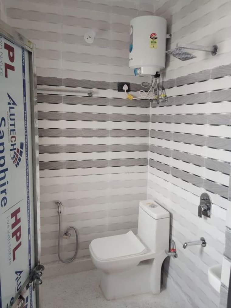 Bathroom, indira colony 2 1 RK 200 Sq.Ft. Builder Floor In Indira Colony 2 Gurgaon 10284373