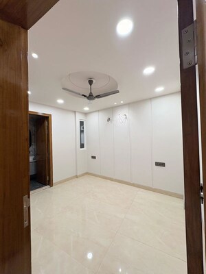 Room in 3 BHK Builder Floor at Lajpat Nagar 4 – for Rent