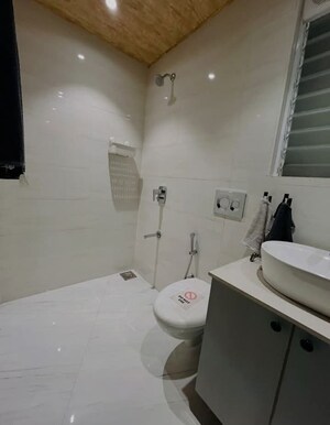 Team Area in 2 BHK Apartment at Hiranandani Gardens, Powai – for Rent