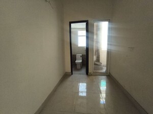 Room in 3 BHK Apartment at Apex Alphabet, Tech Zone 4 Greater Noida – for Sale
