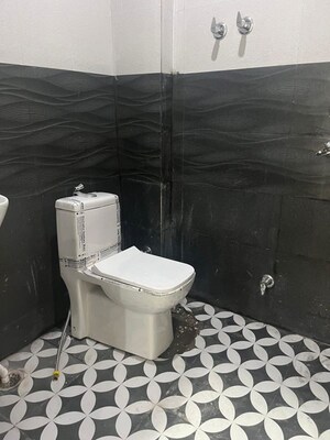 Bathroom in 1 RK Builder Floor at Sector 40 – for Rent