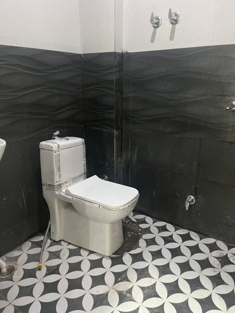 Bathroom, sector 40 1 RK 250 Sq.Ft. Builder Floor In Sector 40 Gurgaon 10284391