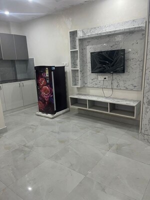 Parking in 1 RK Builder Floor at Sector 40 – for Rent