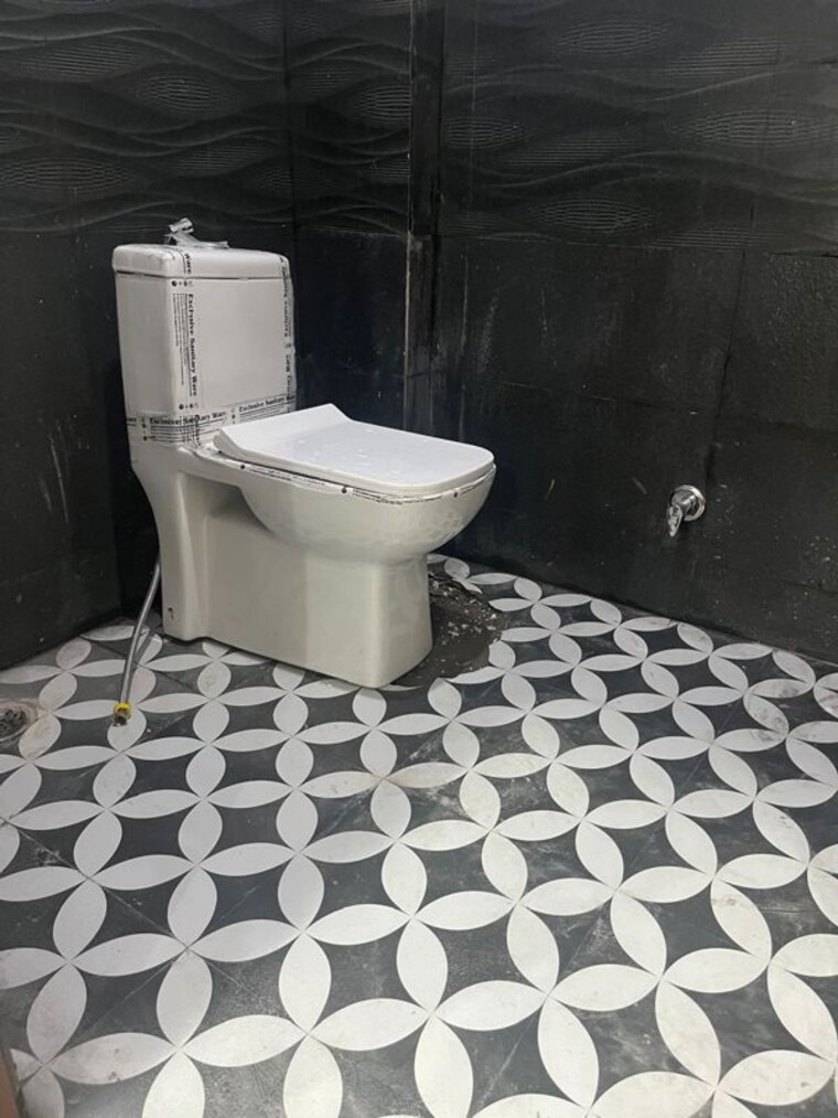 Bathroom, sector 40 1 RK 250 Sq.Ft. Builder Floor In Sector 40 Gurgaon 10284391