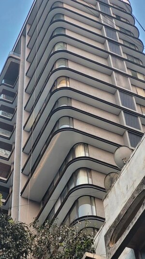 Staircase in 6 BHK Apartment at S Raheja Evergreen, Bandra West – for Sale