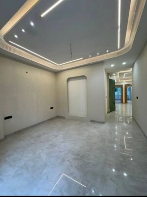 Room in 3 BHK Builder Floor at Palm Residency Chhatarpur, Chattarpur – for Sale