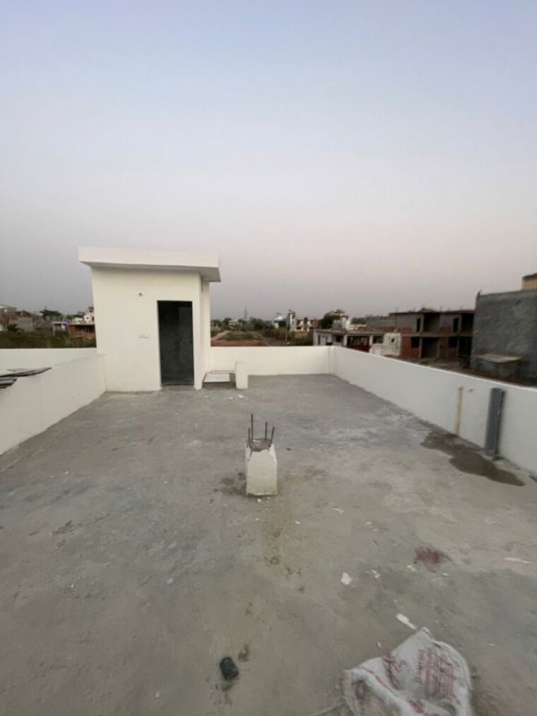 Terrace, nijampur malhaur 2.5 Bedroom 1300 Sq.Ft. Builder Floor In Nijampur Malhaur Lucknow 10284516