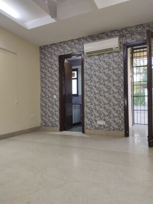 Room in 3 BHK Builder Floor at Greater Kailash I – for Rent