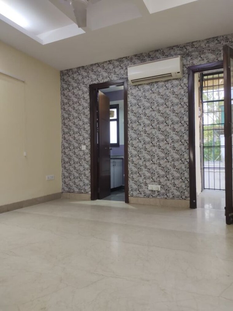 Room, greater kailash i 3 Bedroom 2000 Sq.Ft. Builder Floor In Greater Kailash I Delhi 10284524
